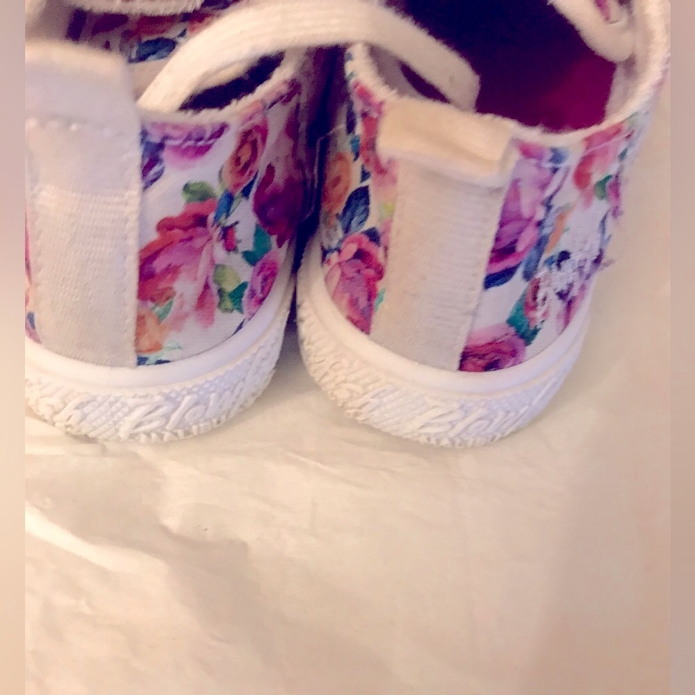 Gently used kids sneakers